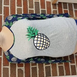 Pineapple t-shirt size medium